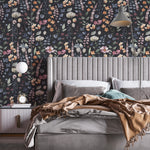 Papel Mural y Vinilico Autoadhesivo para muros de la marca The Wall, diseño de tendencia Dark Flowers