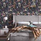 Papel Mural y Vinilico Autoadhesivo para muros de la marca The Wall, diseño de tendencia Dark Flowers