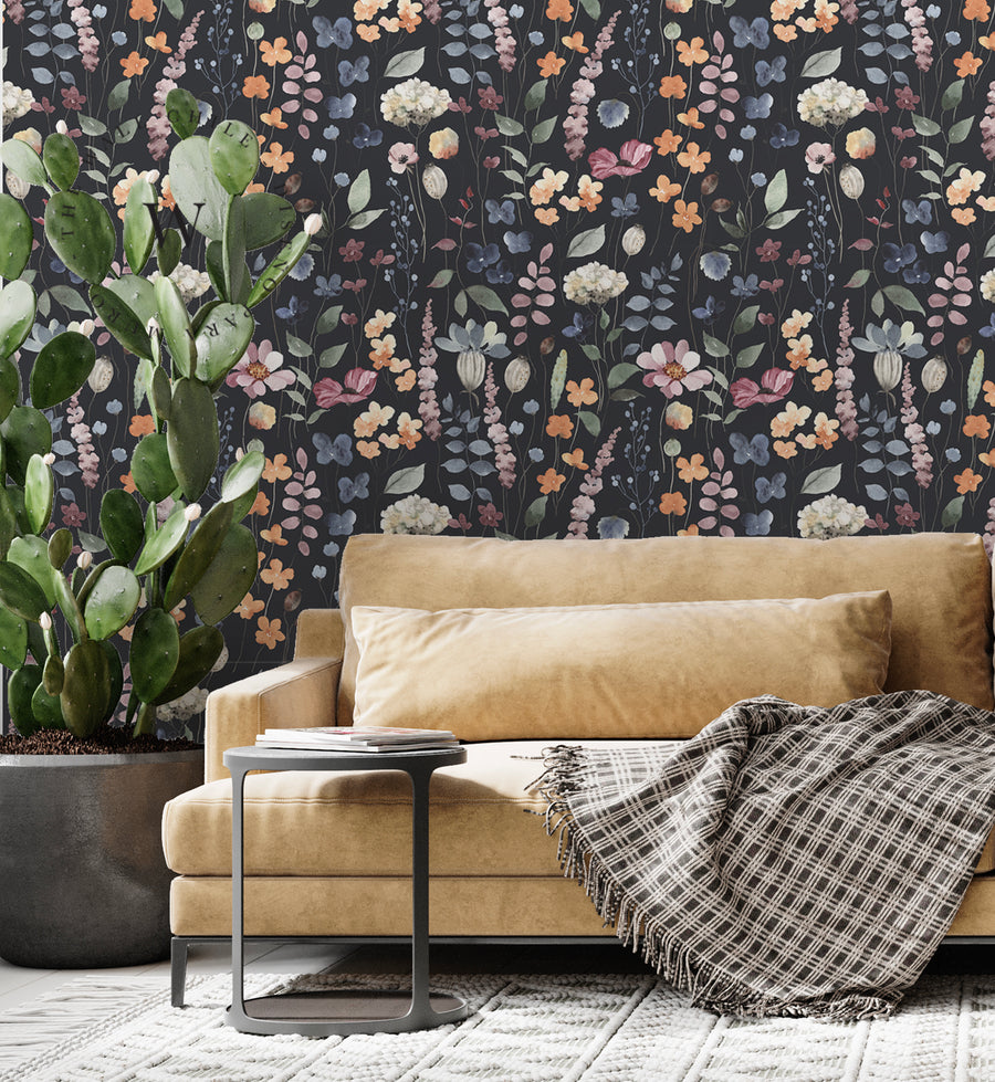 Papel Mural y Vinilico Autoadhesivo para muros de la marca The Wall, diseño de tendencia Dark Flowers