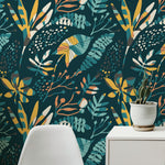 Papel Mural The Wall Tropical Leaves The Wall ofrece decoración para muros con los siguientes productos: papeles murales y papeles vinílicos autoadhesivos frases plateadas, sticker de muros con diseños de tendencia disponibles en dos sustratos y en dos formatos.